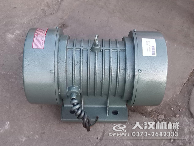 VB振動(dòng)電機(jī)的選型要根據(jù)所匹配產(chǎn)品需要的激振大小，進(jìn)行選擇。