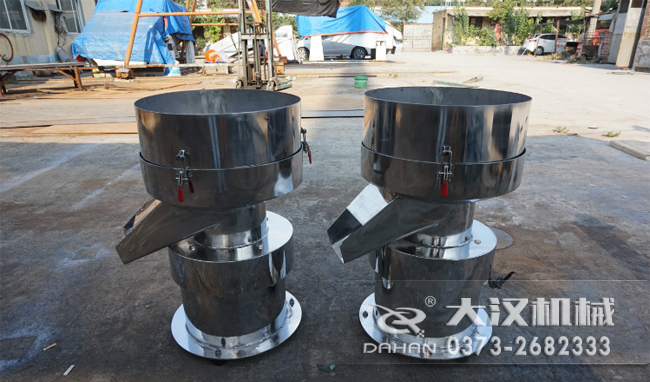 不銹鋼涂料振動(dòng)篩是一種比較受用戶歡迎的產(chǎn)品之一，主要優(yōu)勢耐酸堿，不生銹，使用壽命長。