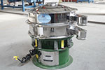 600型三次元振動篩，產(chǎn)量可達(dá)500kg/h。
